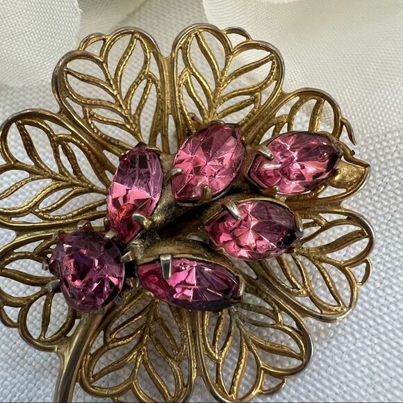 Source Unknown Jewelry - Vintage Marquise Cut Pink Stone Gold Tone Flower Brooch